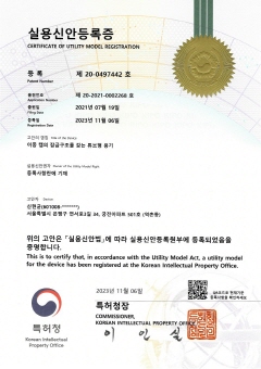 이중 캡의 잠금구조를 갖는 튜브형 용기